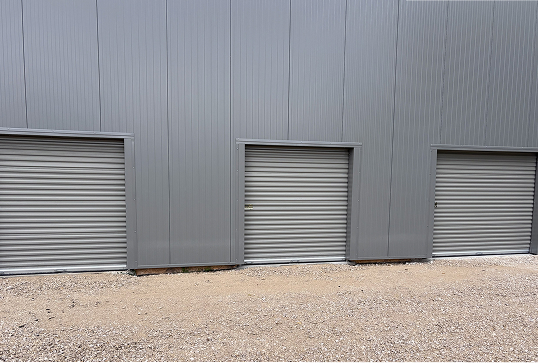 Ateliers et box professionnels extérieurs avec rideaux métalliques CERFBOX Loir-et-Cher